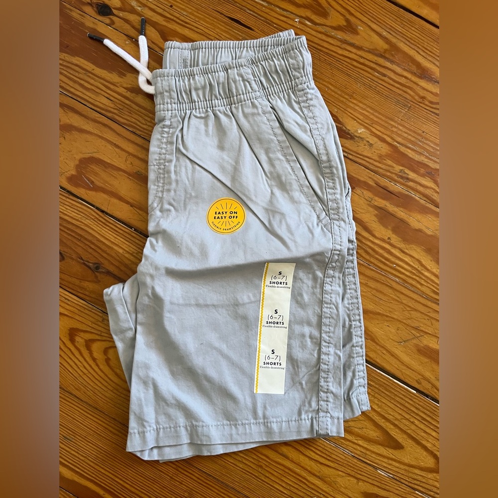 Kids shorts NWT. Size 6-7.
